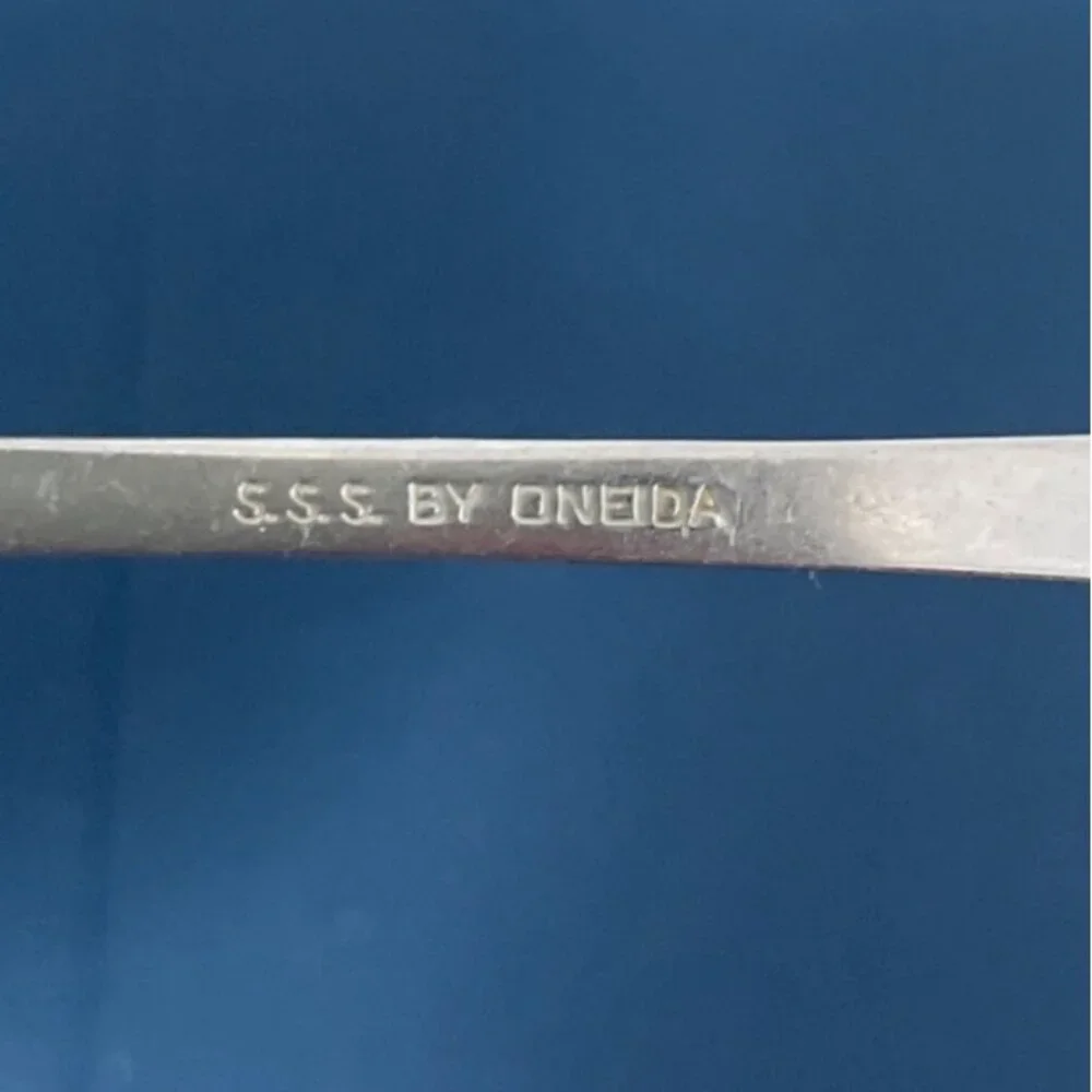 Vintage SSS Oneida Yorktowne Pattern Salad Dessert Fork 7 In Stainless Flatware